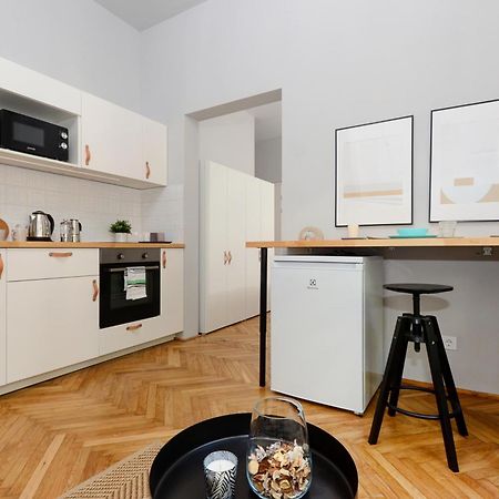 Monochrome Chic Apartments R613 Budapeste Exterior foto